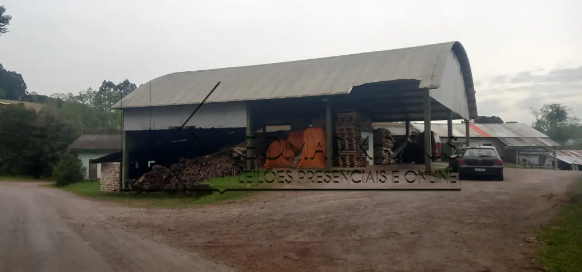 LOTE 001 - EM TERRENO DE 5.000M² COM BENFEITORIAS