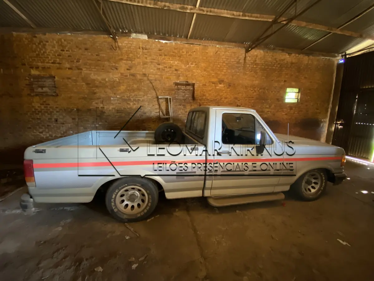 LOTE 000 - FORD F1000 SS