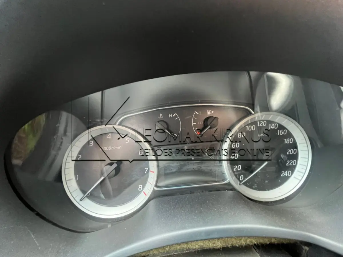 LOTE 001 - NISSAN SENTRA