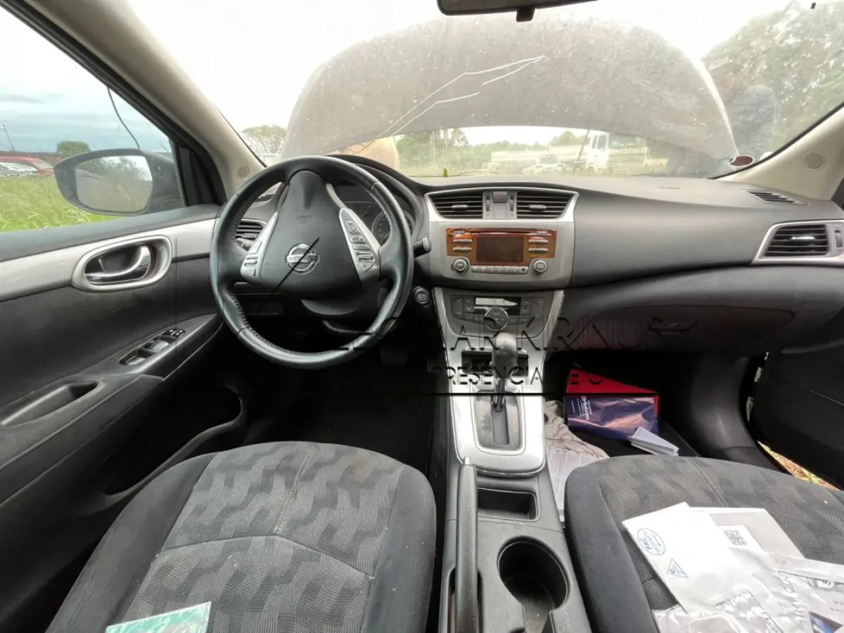 LOTE 001 - NISSAN SENTRA