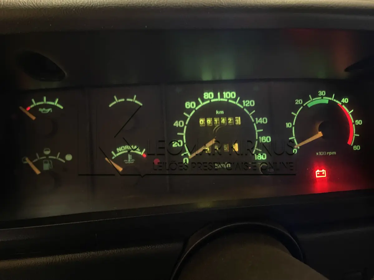 LOTE 000 - FORD F1000 SS