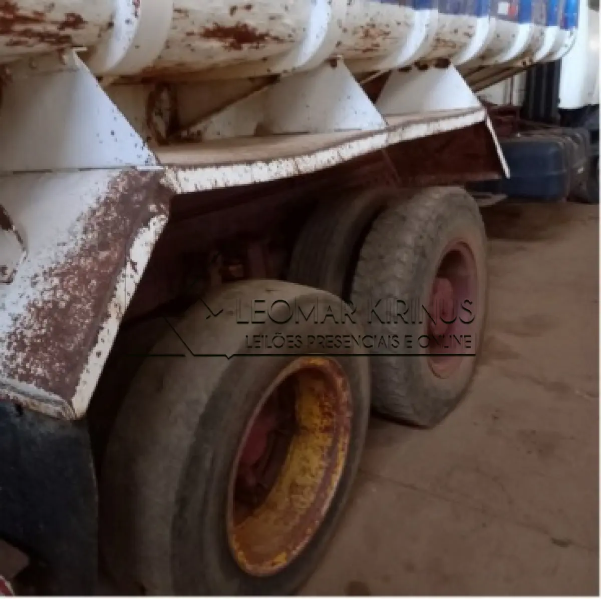 LOTE 001 - CAMINHÃO BASCULANTE MERCEDES BENZ 1932