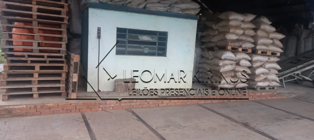 LOTE 001 - EM TERRENO DE 5.000M² COM BENFEITORIAS