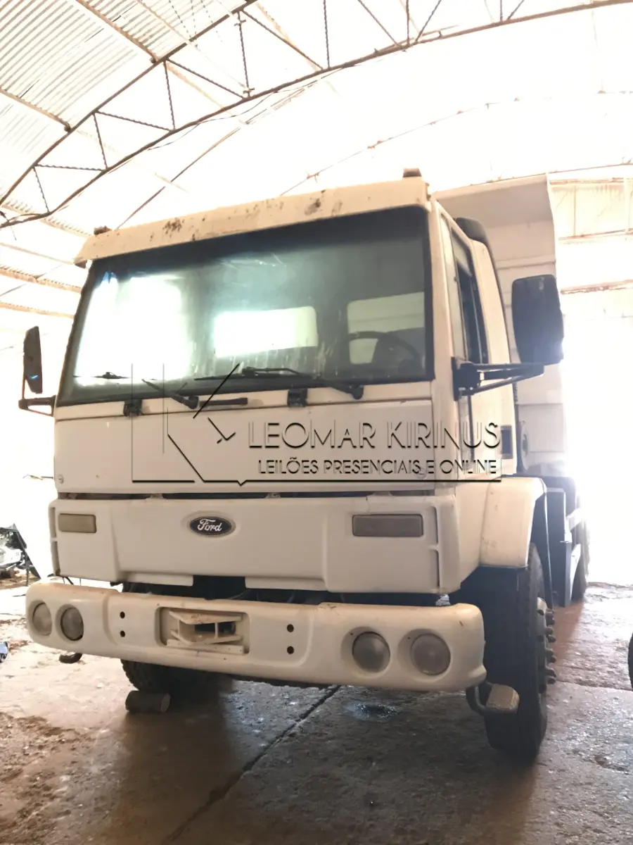 LOTE 001 - FORD CARGO 2425