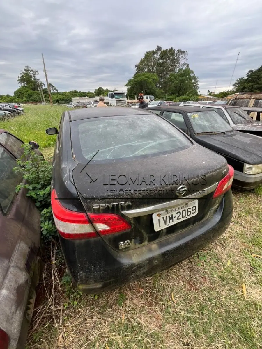LOTE 001 - NISSAN SENTRA