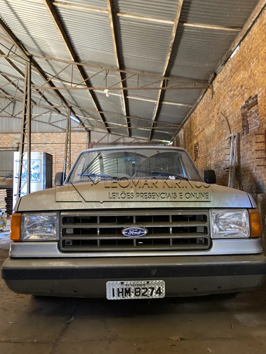 LOTE 000 - FORD F1000 SS