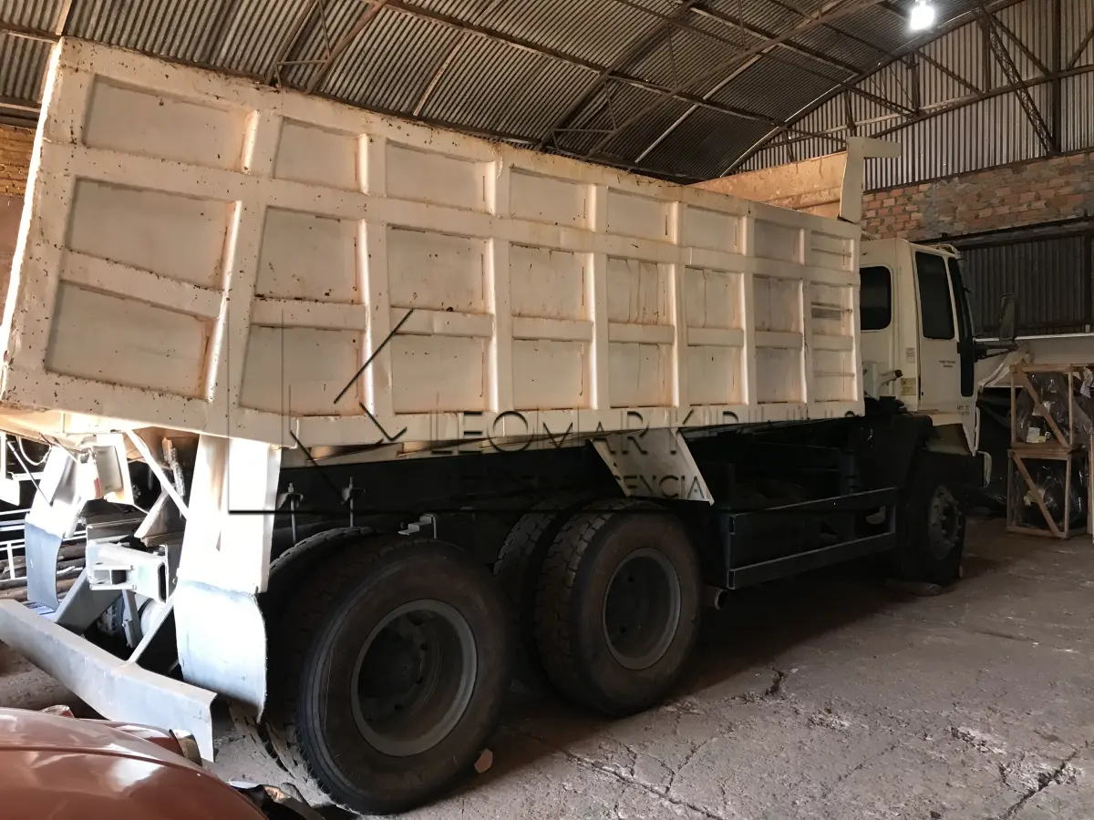 LOTE 001 - FORD CARGO 2425
