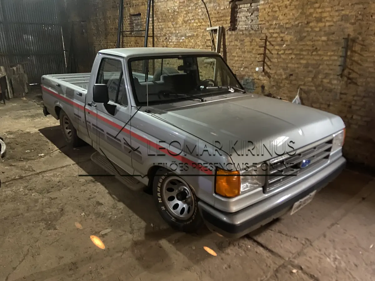 LOTE 000 - FORD F1000 SS