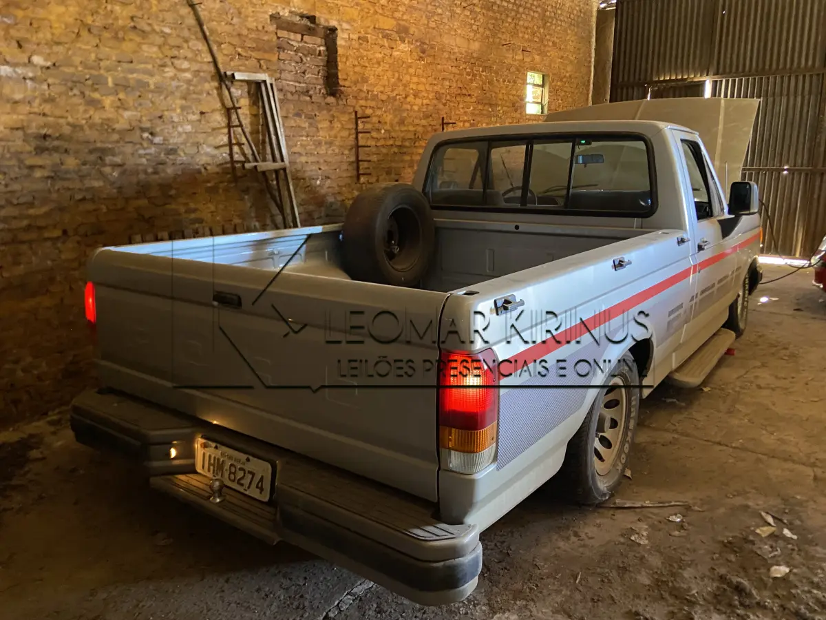 LOTE 000 - FORD F1000 SS