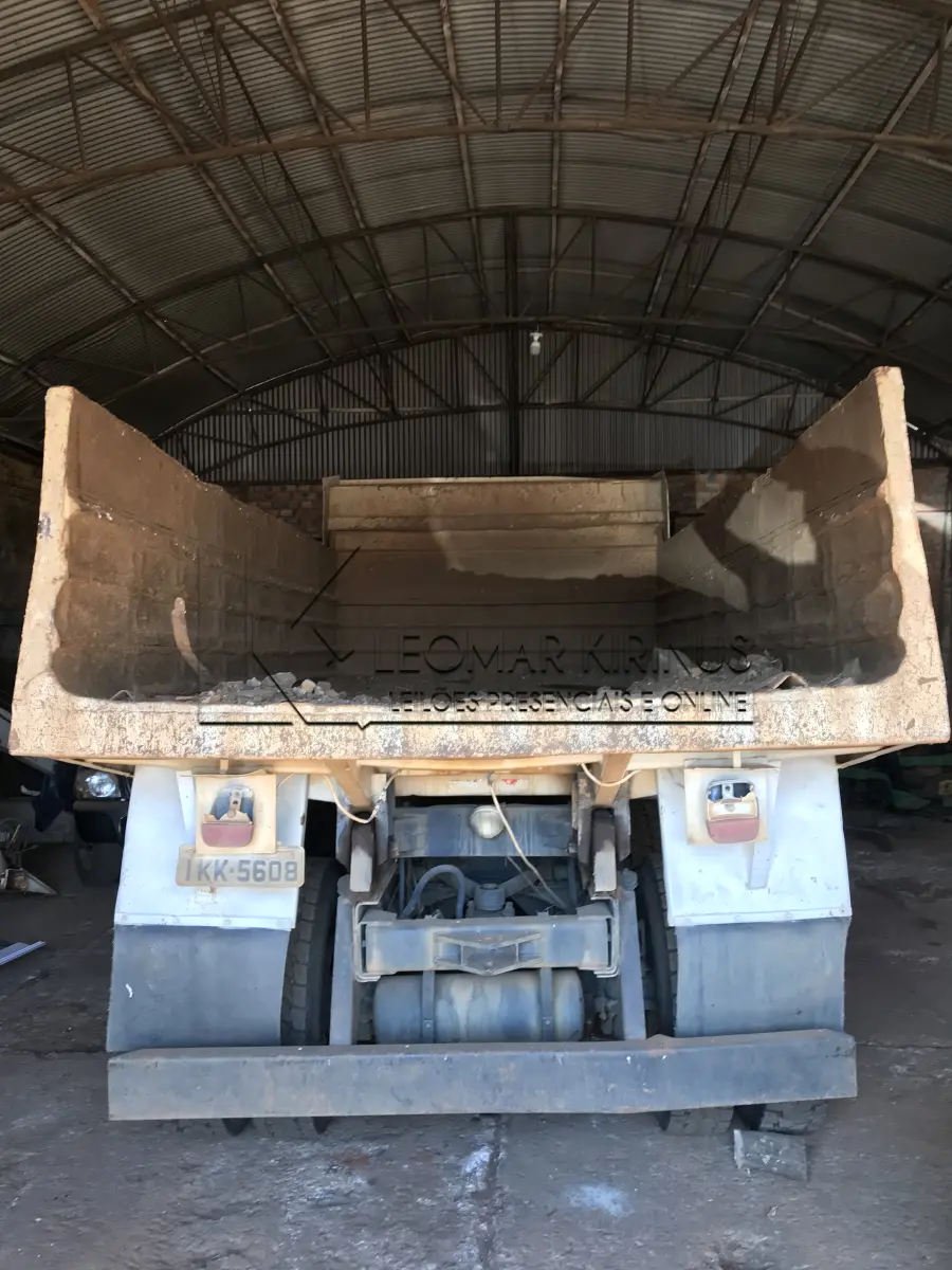 LOTE 001 - FORD CARGO 2425