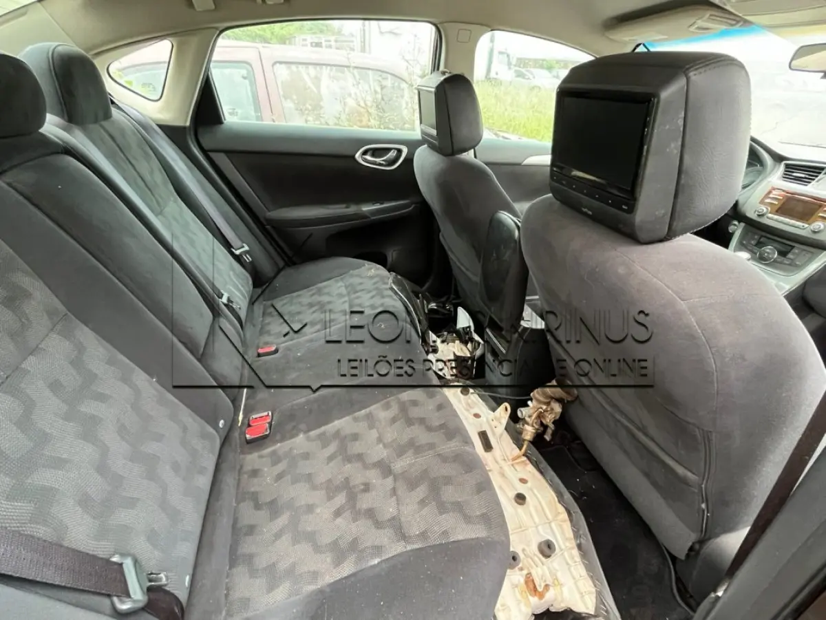 LOTE 001 - NISSAN SENTRA