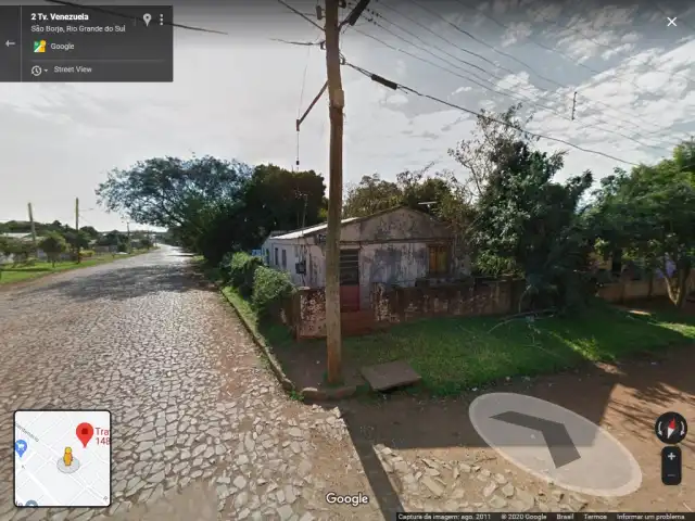 CASA EM ALVENARIA E TERRENO - PRAÇA ÚNICA