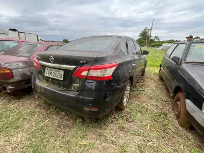 LOTE 001 - NISSAN SENTRA